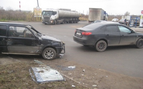 В Муроме водитель "Оки" пострадал при столкновении с иномаркой
