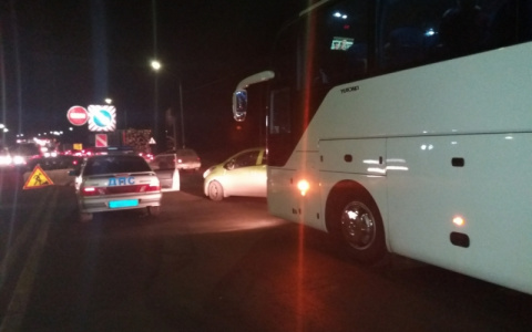 В Киржаче столкнулись туристический автобус и легковушка