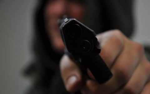 Житель Радужного открыл стрельбу со своего балкона после того, как жена подала на развод