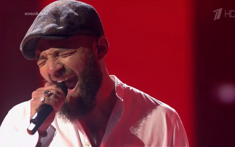 Солист группы "Рекорд Оркестр" прошел в следующий этап шоу «Голос»