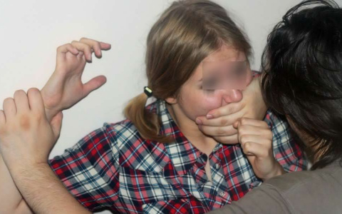 Новости России: мигрант изнасиловал 15-летнюю школьницу прямо в подъезде