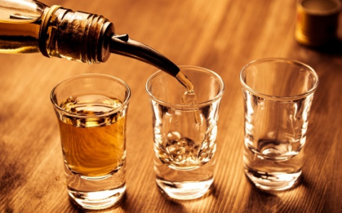 Во Владимирской области с поезда сняли женщину, везущую 23 литра виски и текилы