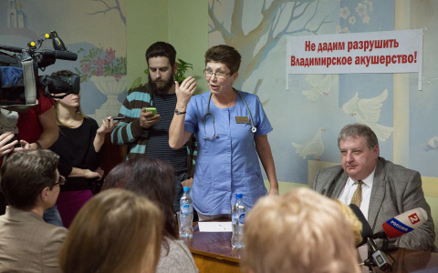 Коллектив роддома №2 взбунтовался против увольнения Кирюхиной