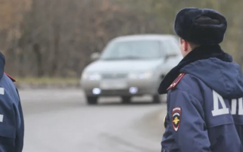 В Александрове иномарку украли среди бела дня с помощью манипулятора