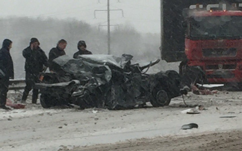 На Огуречной горе произошло  страшное ДТП: машину сплющило "всмятку"