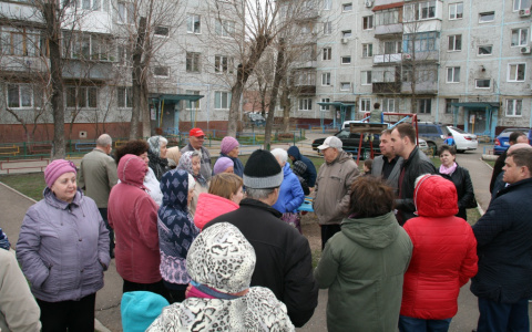 В Общественной приемной на вопросы посетителей ответят депутаты