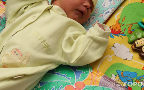 Новости России: пара купила за 10 тысяч рублей новорожденную девочку