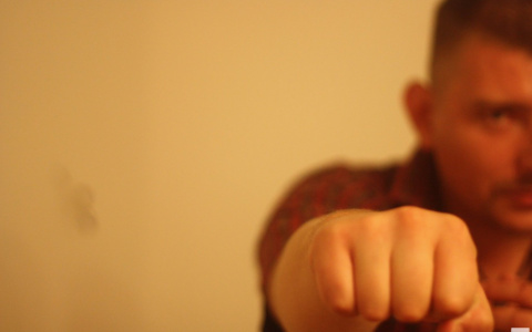 23-летний владимирец отправил в нокаут полицейского с помощью хука и бутылки виски