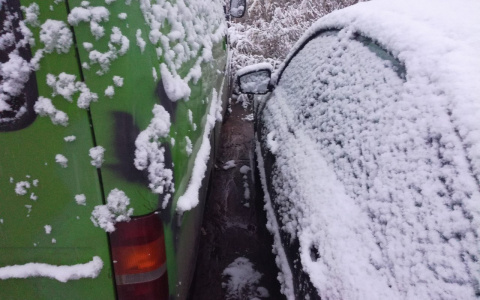 "Паркуюсь, как хочу": мест на парковках все меньше, а автохамов -  больше