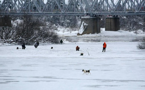 Владимирские рыбаки рискуют своей жизнью ради хорошего улова