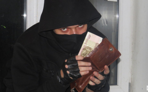 В Меленках парень лишился кошелька из-за 100 рублей