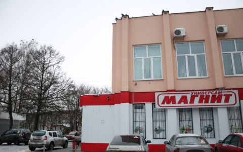 Крупный сетевой супермаркет торгует сигаретами под носом у школьников