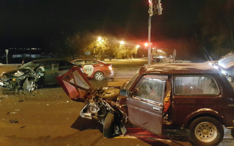 Автоледи на "Ниве" спровоцировала крупную аварию на Содышке