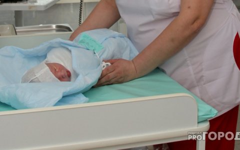 Новости России: 15-летняя мать пыталась смыть новорожденного в унитаз