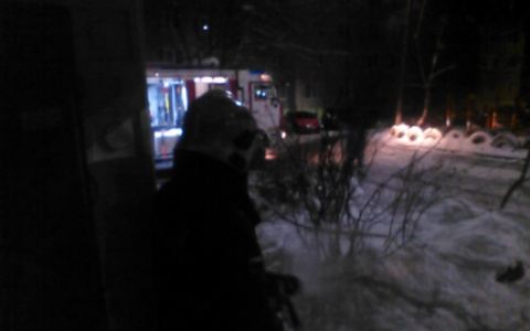 Ночью в подъезде дома на Верхней Дуброве произошел пожар