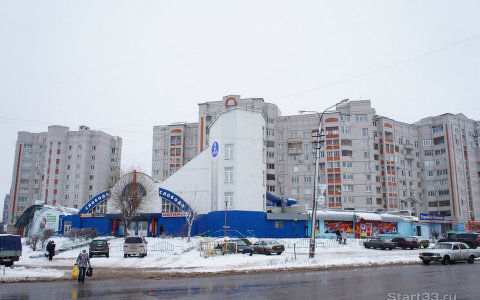 На Дуброве мамочек пугает любитель музыки и бесед с самим собой