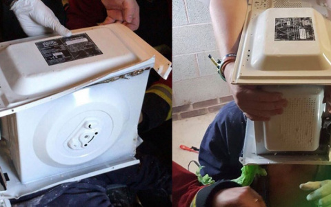 Другие Новости: Блогер ради славы намертво приклеил к голове микроволновку (фото)