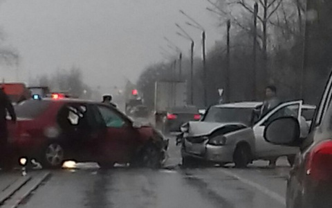 В ДТП на Пекинке, парализовавшем движение, пострадали несколько человек