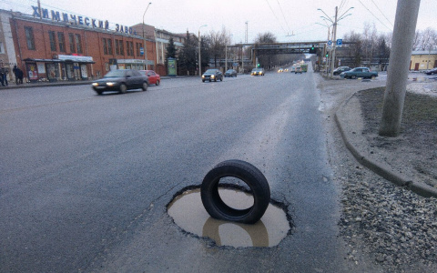 Владимирцы заметили, что асфальт растаял вместе со снегом