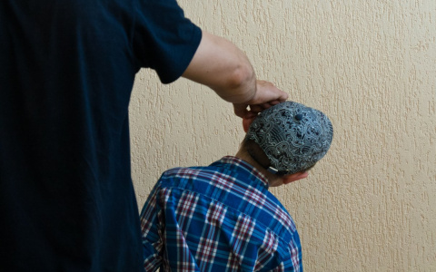 Органы опеки изъяли у матери 7 детей из-за прически одного из них