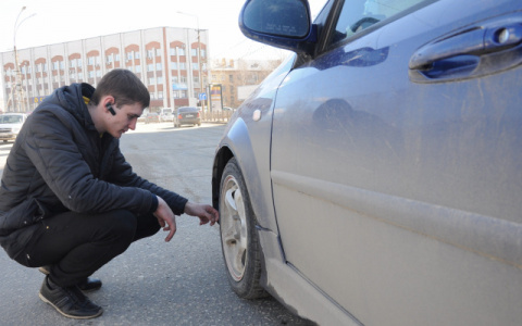 У жителя Владимира машина за ночь сама поменяла свое парковочное место