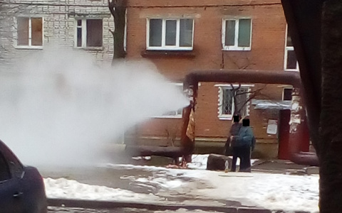 Горожанка: "Школьники петардами прорвали трубу на теплотрассе!"