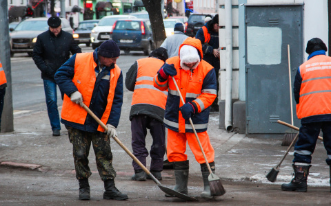 Более 500 человек убирают улицы Владимира в праздничные выходные