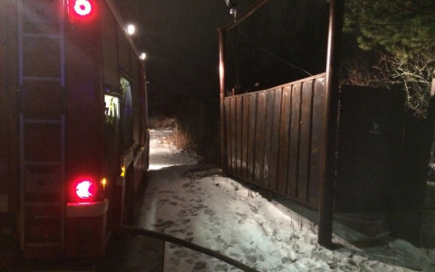 На пожаре в Александрове мужчина отравился угарным газом