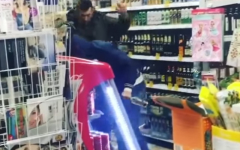 В "Бристоль" на Комиссарова посетитель избил полицейского из-за бутылки виски