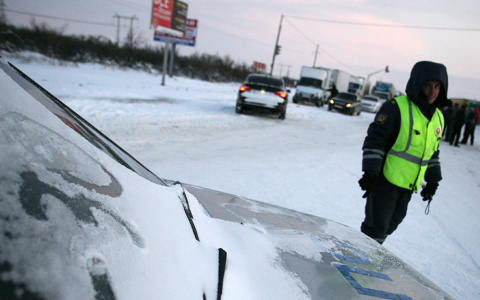 В Петушинском районе "ВАЗ" "собрал" на трассе две иномарки