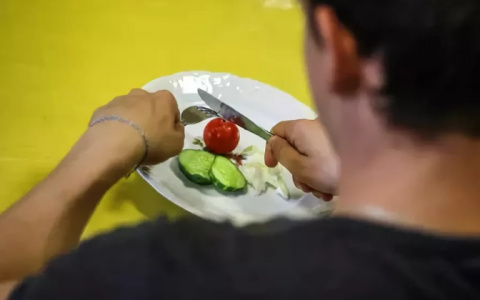 Росстат сообщил о резком подорожании огурцов и помидоров