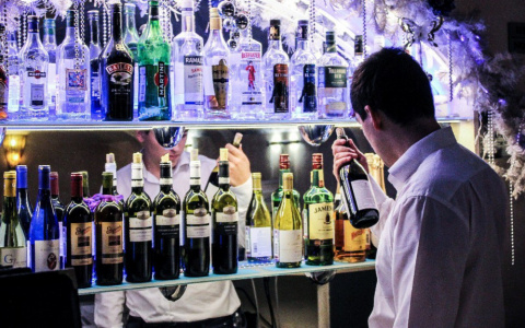 В России предложили размещать на упаковках алкоголя устрашающие картинки