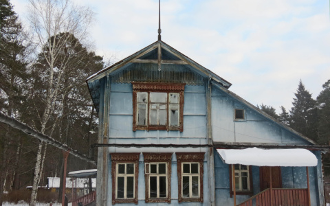 Трое безработных в Гусь-Хрустальном вынесли дверь частного дома гвоздодером