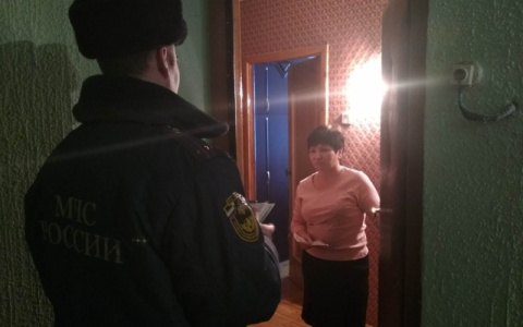 Жителей многоэтажки на Безыменского проинспектировали пожарные