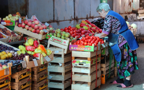 Горожанка: "Рынок на остановке "улица Гастелло" аварийно опасен!"
