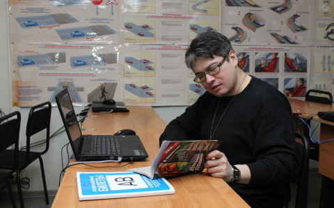 Владимирцам скоро придется пересдавать теорию при замене прав