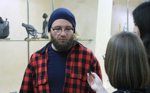 Финалист шоу "Голос" встретился с фанатами из Владимира и посоветовал им лучше кушать