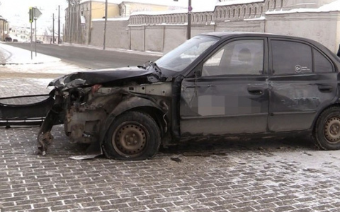 Женщина на "Яндекс-Такси" устроила зрелищное ДТП в центре Владимира