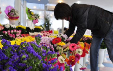 Во Владимире мужчина похитил букет роз стоимостью 2 000 рублей (видео)