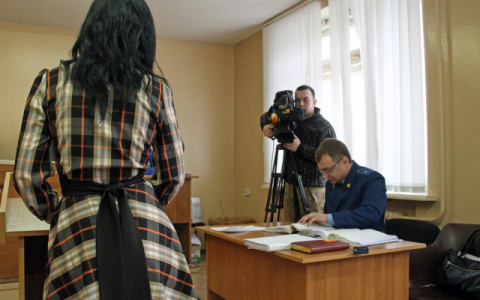 Горожанка судится со своим адвокатом, который ранее защищал ее в суде