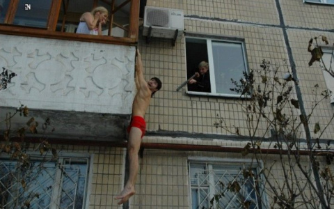 Владимирцам рекомендуют держаться подальше от городских балконов