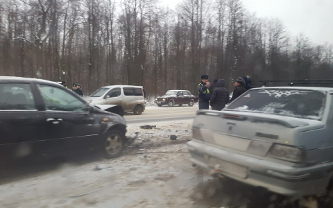 Под Владимиром произошла массовая авария с участием четырех авто