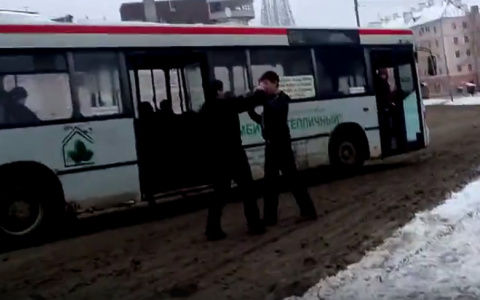 В центре Владимира подрались водители общественного транспорта (видео)