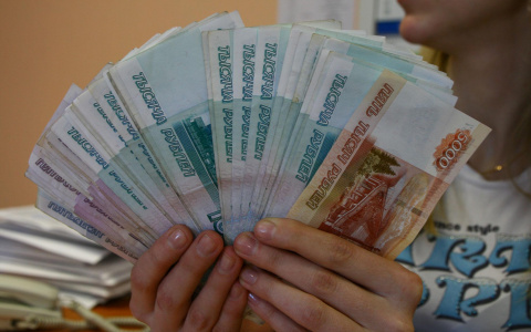 Сотрудница кредитной фирмы потратила деньги клиентки на свои нужды