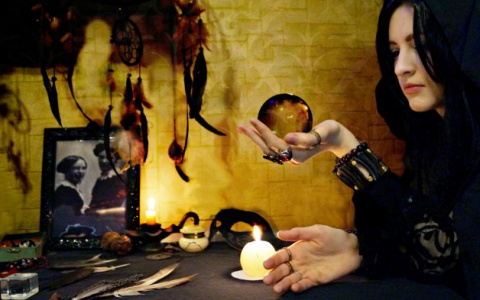 Гороскоп на 9 февраля: овны будут спокойно работать, а тельцы слишком эмоциональны