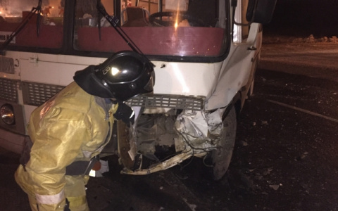 В Вязниках легковой автомобиль на скорости столкнулся с рейсовым автобусом