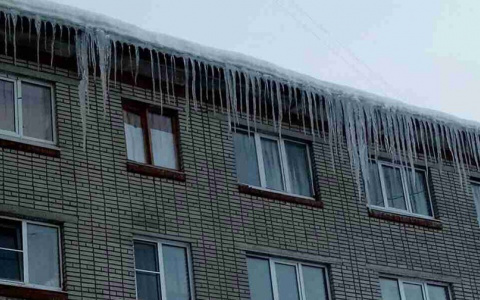 Владимирцы массово жалуются на опасные сосульки (фото)