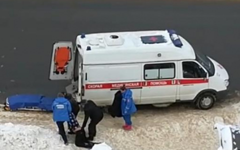 Врачей «скорой» не накажут за транспортировку пьяного владимирца по снегу