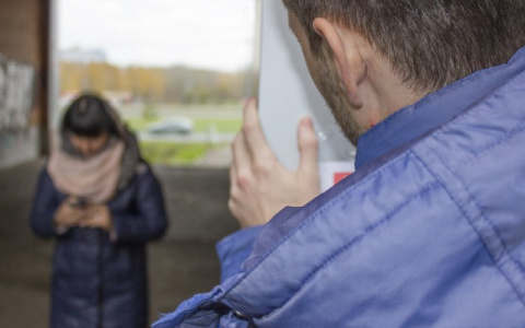 На жительницу Мурома было совершено дерзкое нападение возле подъезда