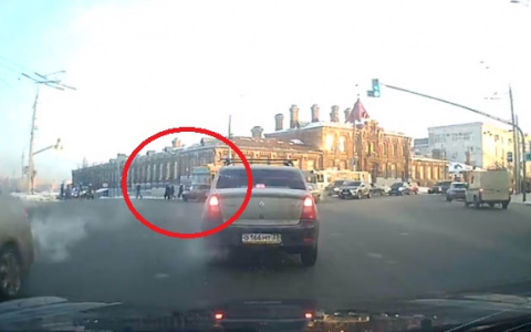 Водитель «Жигулей» чудом избежал столкновения с автобусом (видео)